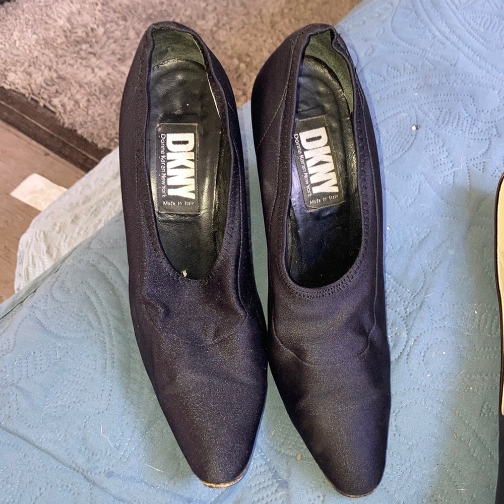 Black DKNY Stretchy Top Pumps